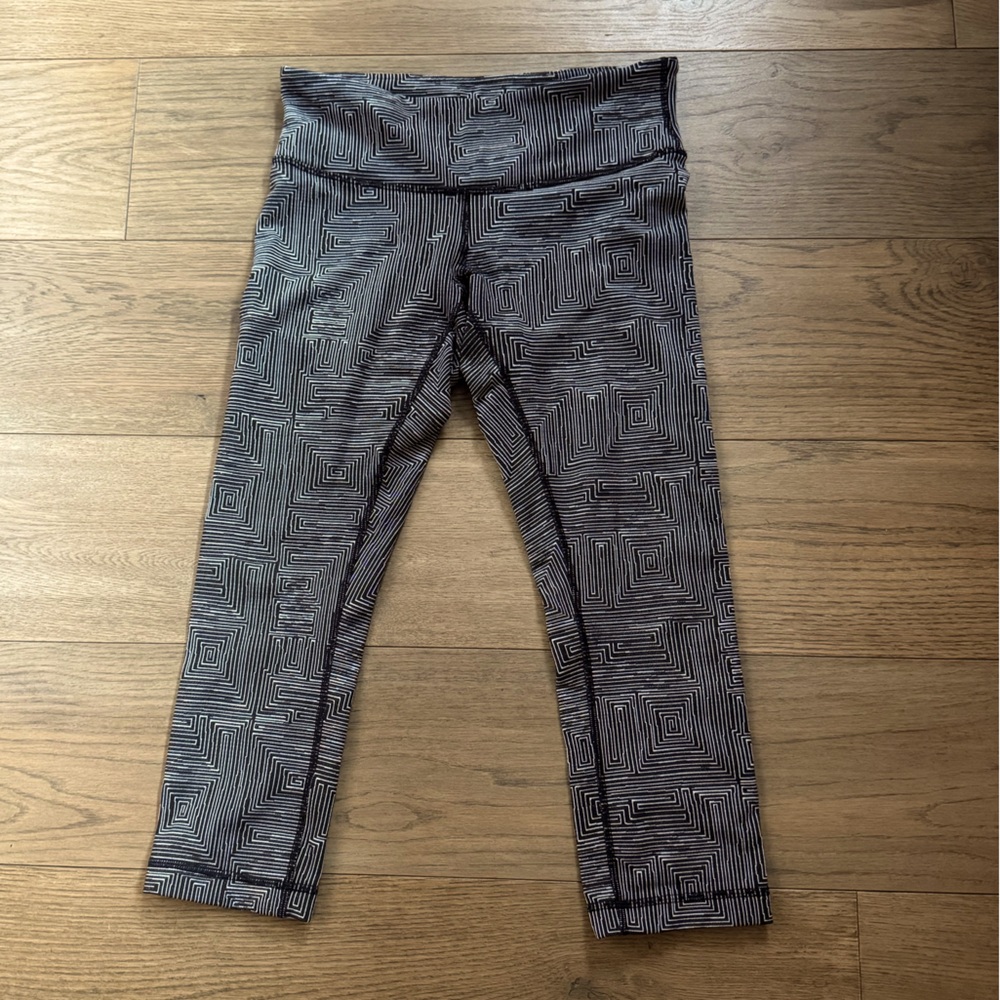 Lululemon capri leggings size 6